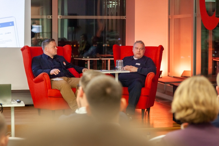 OMQ Sven Engelmann interviewt Olaf Seliger von friendsurance